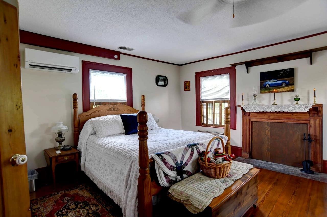 Kyle's Corner Bedroom at The Sidecar Inn