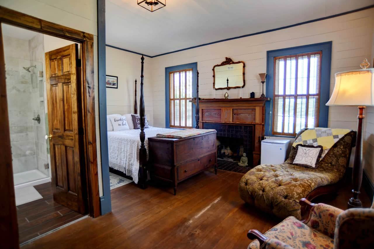 Laconia Bedroom at The Sidecar Inn